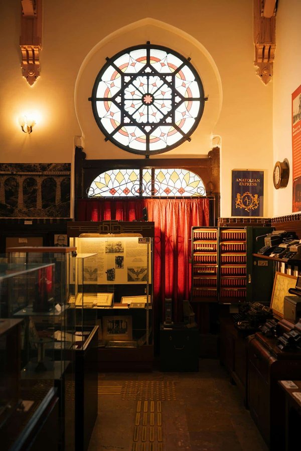 Peut-on participer à une croisière avec des visites de musées scientifiques en Europe?